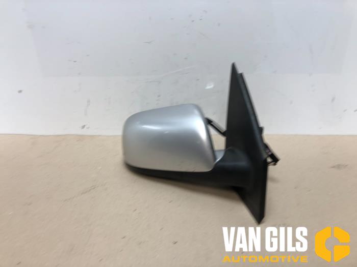Wing mirror, right from a Volkswagen Polo IV (9N1/2/3) 1.9 SDI 2004