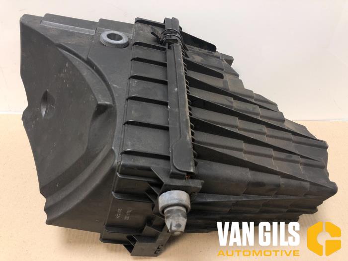Gebrauchte Luftfiltergehäuse Volkswagen Transporter T5 Preis € 35,00 Margenregelung angeboten von Van Gils Automotive