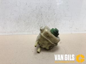 Usados Depósito de aceite de dirección asistida Volkswagen Transporter T5 Precio de solicitud ofrecido por Van Gils Automotive