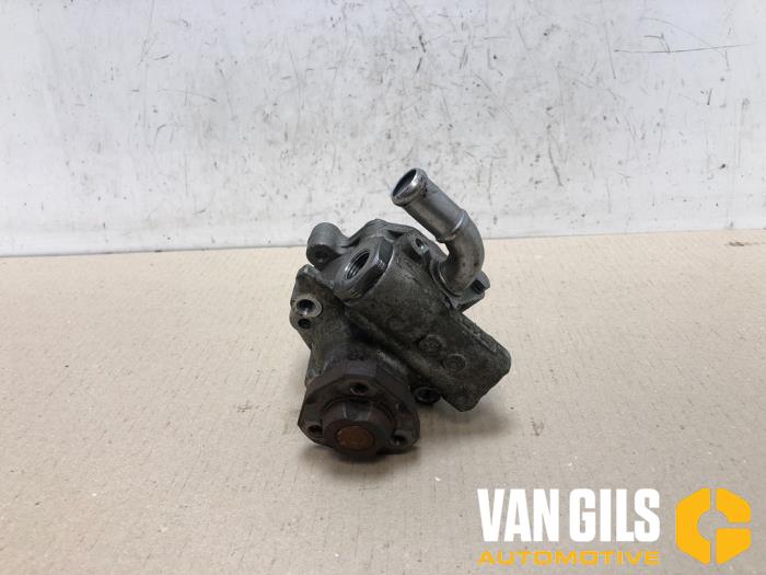 Usagé Pompe de direction Volkswagen Transporter T5 2.0 Prix € 110,00 Règlement à la marge proposé par Van Gils Automotive