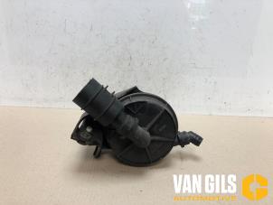 Used Secondary pump Volkswagen Transporter T5 Price on request offered by Van Gils Automotive