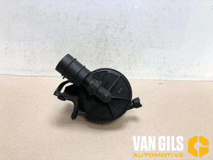 Secondary pump from a Volkswagen Transporter T5  2009