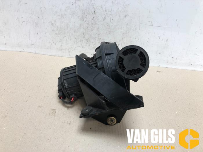 Secondary pump from a Volkswagen Transporter T5  2009