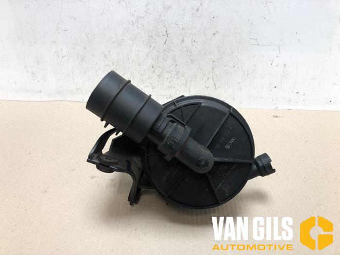 Secondary pump from a Volkswagen Transporter T5  2009