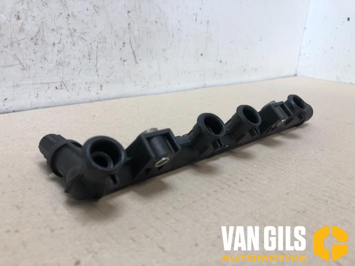 Fuel injector nozzle from a Fiat Panda (169) 1.2 Fire 2008