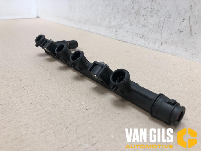 Fuel injector nozzle from a Fiat Panda (169) 1.2 Fire 2008