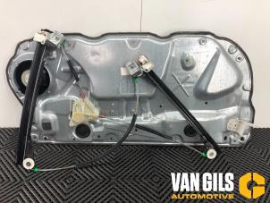 Usagé Mécanique vitre 2portes avant droite Volkswagen Polo IV (9N1/2/3) 1.4 16V Prix € 50,00 Règlement à la marge proposé par Van Gils Automotive