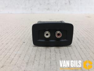 Gebrauchte AUX / USB-Anschluss Renault Grand Scénic III (JZ) 1.4 16V TCe 130 Preis auf Anfrage angeboten von Van Gils Automotive