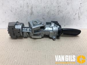 Used Ignition lock + key Ford Focus 2 Wagon 1.6 16V Price on request offered by Van Gils Automotive