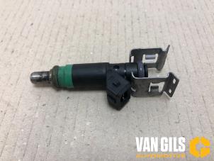 Used Injector (petrol injection) Ford Focus 2 Wagon 1.6 16V Price on request offered by Van Gils Automotive