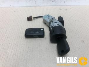 Usagé Serrure de contact + clé Citroen C3 (SC) 1.2 VTi 82 12V Prix sur demande proposé par Van Gils Automotive