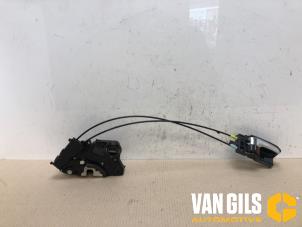 Begagnade Dörrlåsmekanism, 4-dörrars, höger fram Daihatsu Materia 1.5 16V Pris € 45,00 Marginaltabell erbjuds av Van Gils Automotive