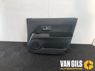 Usados Tapizado de puerta de 4 puertas derecha delante Daihatsu Materia 1.5 16V Precio de solicitud ofrecido por Van Gils Automotive
