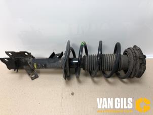 Usados Barra de amortiguador derecha delante Nissan Qashqai (J10) 1.6 16V Precio de solicitud ofrecido por Van Gils Automotive