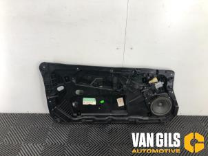 Używane Mechanizm szyby lewej przedniej wersja 2-drzwiowa Ford Fiesta 6 (JA8) 1.6 TDCi 16V ECOnetic Cena na żądanie oferowane przez Van Gils Automotive