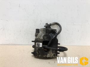 Usagé Etrier de frein (pince) avant droit Volkswagen Polo VI (AW1) 1.0 TSI 12V Prix sur demande proposé par Van Gils Automotive