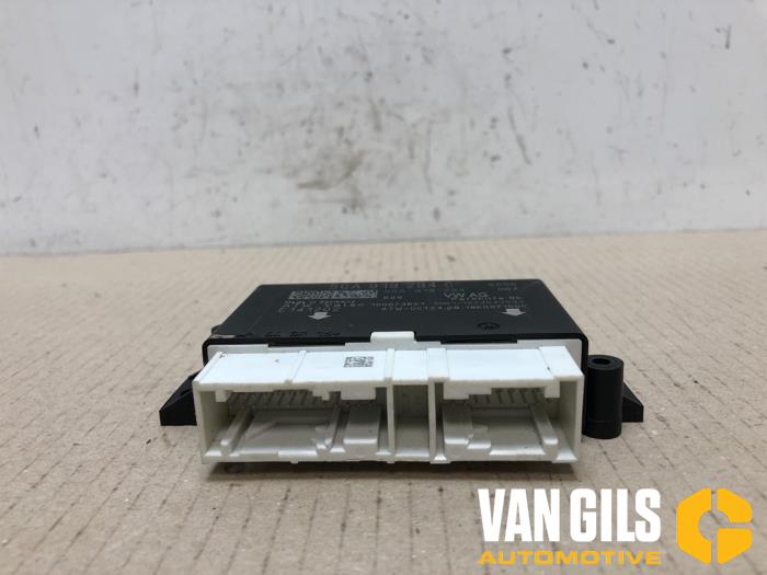 PDC Sensor van een Volkswagen Polo VI (AW1) 1.0 TSI 12V 2018
