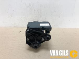 Usagé Pompe ABS Volkswagen Polo VI (AW1) 1.0 TSI 12V Prix € 299,99 Règlement à la marge proposé par Van Gils Automotive