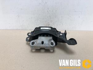 Usagé Support boîte de vitesse Volkswagen Polo VI (AW1) 1.0 TSI 12V Prix € 30,00 Règlement à la marge proposé par Van Gils Automotive