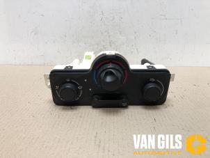 Used Heater control panel Renault Clio III (BR/CR) 1.4 16V Price € 50,00 Margin scheme offered by Van Gils Automotive