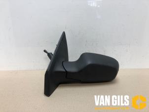 Used Wing mirror, left Renault Clio III (BR/CR) 1.4 16V Price € 50,00 Margin scheme offered by Van Gils Automotive