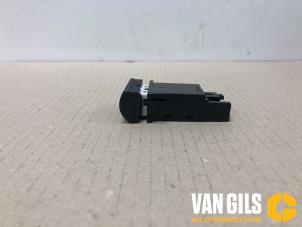 Używane Przelacznik swiatel przeciwmgielnych Kia Picanto (BA) 1.0 12V Cena € 30,00 Procedura marży oferowane przez Van Gils Automotive
