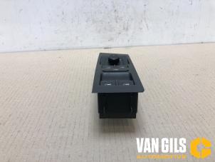 Used Electric window switch Volkswagen Passat Variant (365) 1.6 TDI 16V Bluemotion Price on request offered by Van Gils Automotive