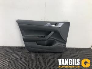 Używane Tapicerka drzwi lewych przednich wersja 4-drzwiowa Volkswagen Polo VI (AW1) 1.0 TSI 12V Cena € 82,00 Procedura marży oferowane przez Van Gils Automotive