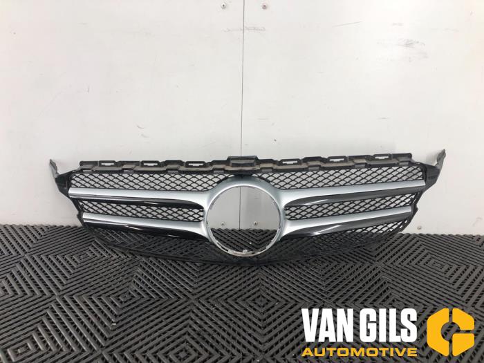 Grille from a Mercedes-Benz C (W205) C-180 1.6 16V 2017