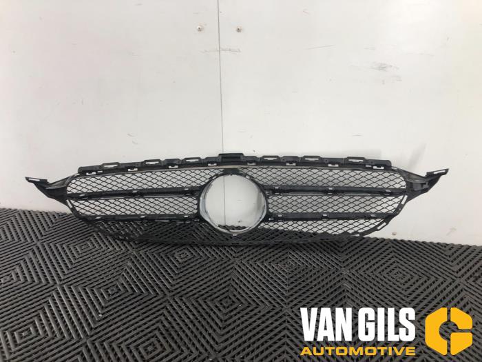 Grille from a Mercedes-Benz C (W205) C-180 1.6 16V 2017