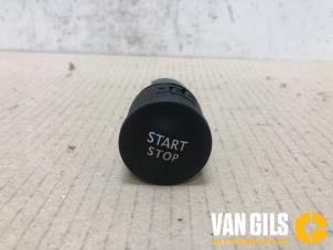 Używane Przelacznik Start/Stop Renault Captur (2R) Cena na żądanie oferowane przez Van Gils Automotive