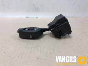 Usados Interruptor de limpiaparabrisas BMW 6 serie (E64) 645 Ci 4.4 V8 32V Precio € 30,00 Norma de margen ofrecido por Van Gils Automotive