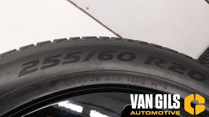 Sport rims set + tires from a Land Rover Defender II 110 3.0 V6 P400 MHEV HST 2022