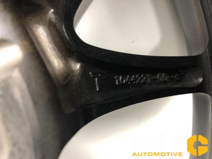 Tesla Model 3 Aero roues été pneus jantes 18 pouces 1044221-00-B