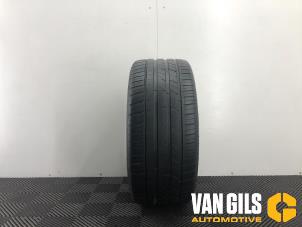 Usados Neumático Precio de solicitud ofrecido por Van Gils Automotive