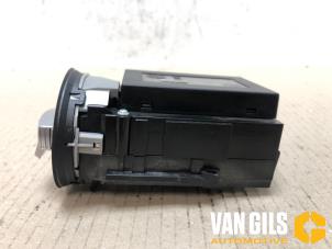 Usados Cerradura de contacto y llave Volkswagen Passat Variant (365) 1.6 TDI 16V Bluemotion Precio de solicitud ofrecido por Van Gils Automotive