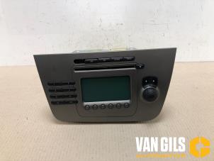 Used Radio CD player Seat Altea (5P1) 2.0 FSI 16V Price € 75,00 Margin scheme offered by Van Gils Automotive