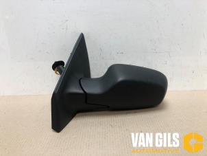 Used Wing mirror, left Renault Clio III (BR/CR) 1.2 16V 75 Price € 38,00 Margin scheme offered by Van Gils Automotive