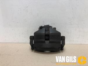 Used Front brake calliper, right Volkswagen Passat Variant (365) 1.6 TDI 16V Bluemotion Price on request offered by Van Gils Automotive