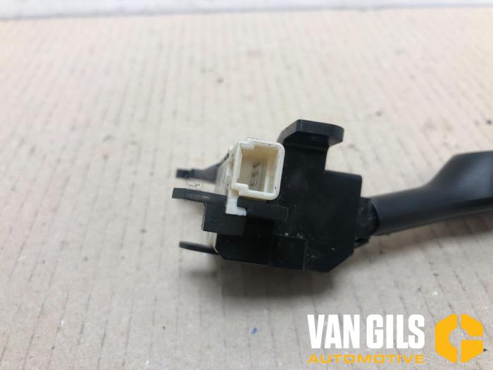 Tempomat van een Toyota Corolla Verso (R10/11) 2.2 D-4D 16V Cat Clean Power 2004