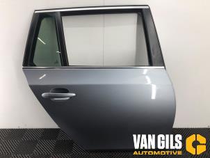 Używane Drzwi prawe tylne wersja 4-drzwiowa BMW 5 serie Touring (E61) 525d 24V Cena € 150,00 Procedura marży oferowane przez Van Gils Automotive