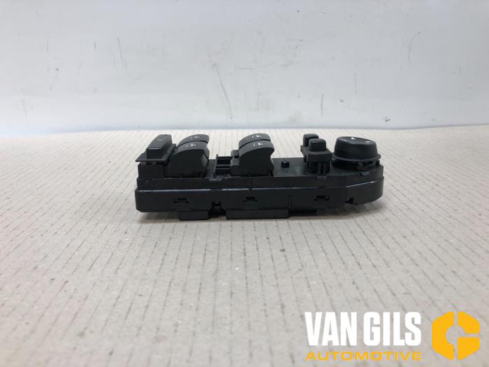 Usados Interruptor combinado de ventanillas BMW 5 serie Touring (E61) 525d 24V Precio € 30,00 Norma de margen ofrecido por Van Gils Automotive
