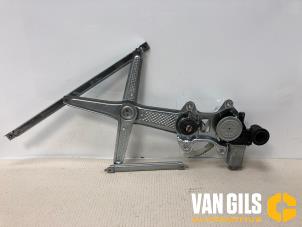 Usagé Lève vitre électrique avant droit Toyota Yaris (P1) 1.3 16V VVT-i Prix € 50,00 Règlement à la marge proposé par Van Gils Automotive