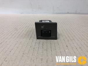 Used Seat heating switch Opel Signum (F48) 1.9 CDTI 16V Price € 30,00 Margin scheme offered by Van Gils Automotive