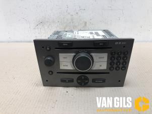 Używane Radioodtwarzacz CD Opel Signum (F48) 1.9 CDTI 16V Cena € 75,00 Procedura marży oferowane przez Van Gils Automotive