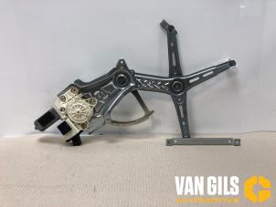 Używane Mechanizm szyby prawej przedniej wersja 4-drzwiowa Opel Signum (F48) 1.9 CDTI 16V Cena € 50,00 Procedura marży oferowane przez Van Gils Automotive