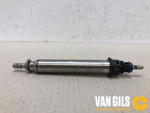 Gebrauchte Injektor (Benzineinspritzung) Mercedes C (W204) 1.6 C-180 16V BlueEfficiency Preis auf Anfrage angeboten von Van Gils Automotive