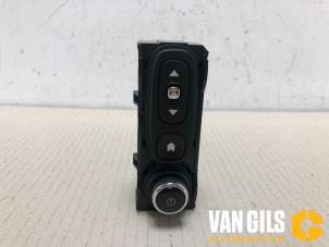Used Multi-media control unit Renault Clio IV (5R) 1.5 Energy dCi 90 FAP Price on request offered by Van Gils Automotive