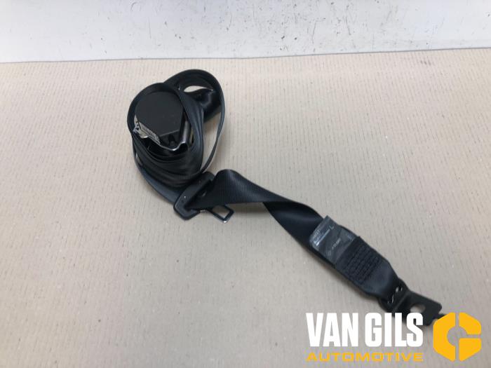 Rear seatbelt, left from a Renault Clio IV (5R) 1.5 Energy dCi 90 FAP 2014