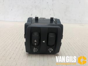 Used AIH headlight switch Renault Clio IV (5R) 1.5 Energy dCi 90 FAP Price on request offered by Van Gils Automotive